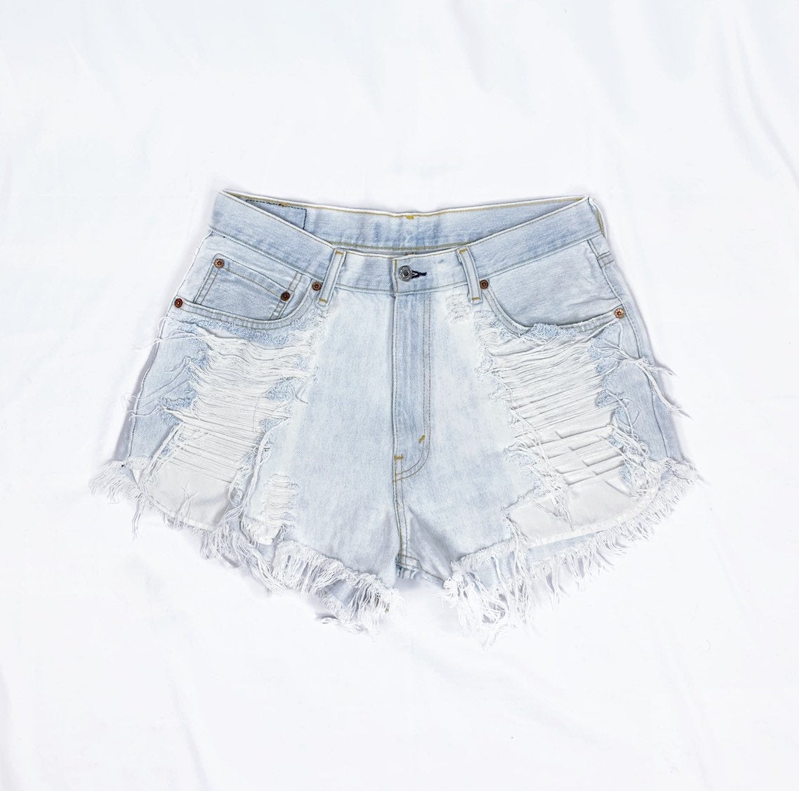 Very Light High Waisted Vintage 550 Levis Shorts Size 34