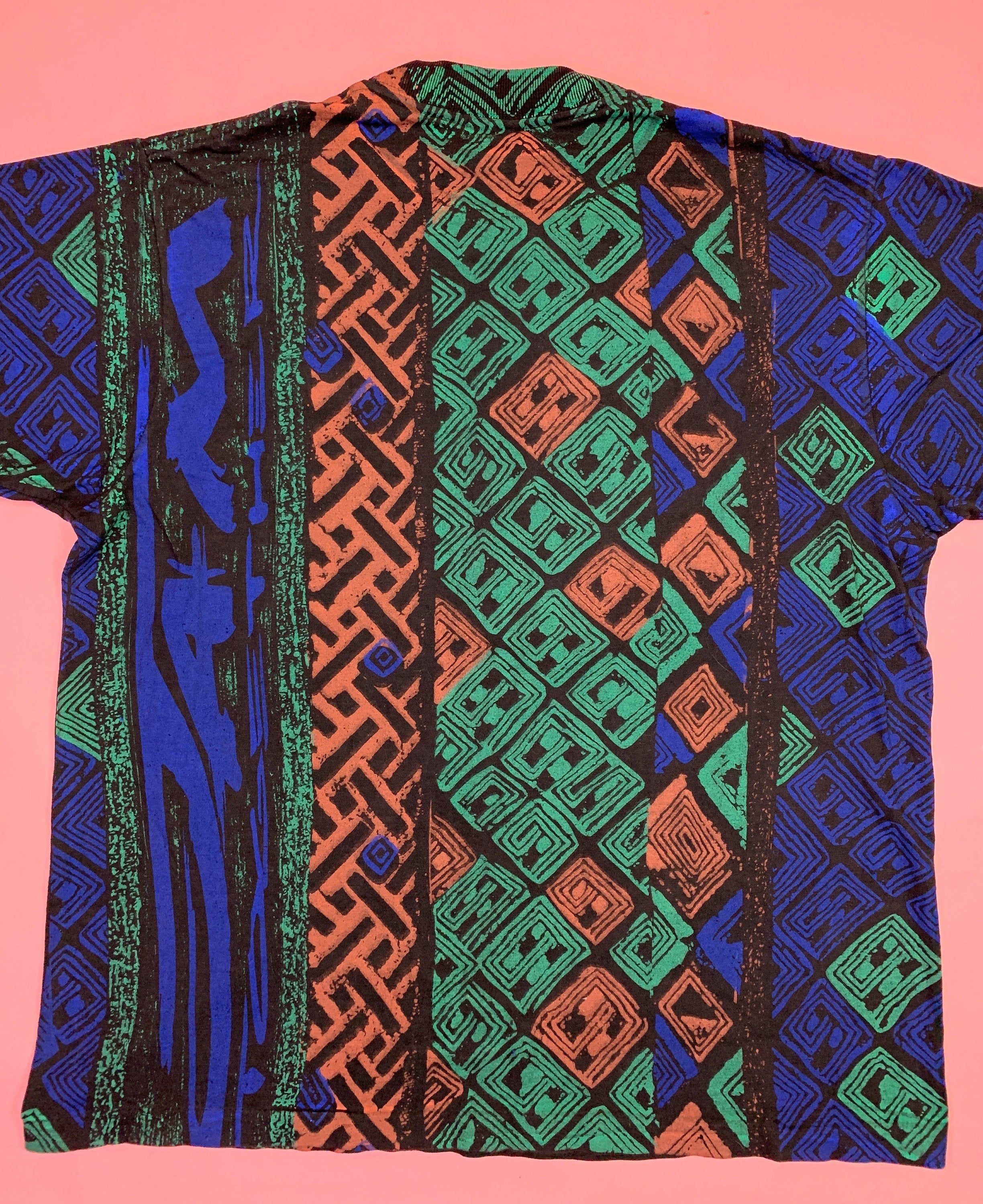 Single Stitch Screen Print Tribal Surf T-shirt / Sizes L