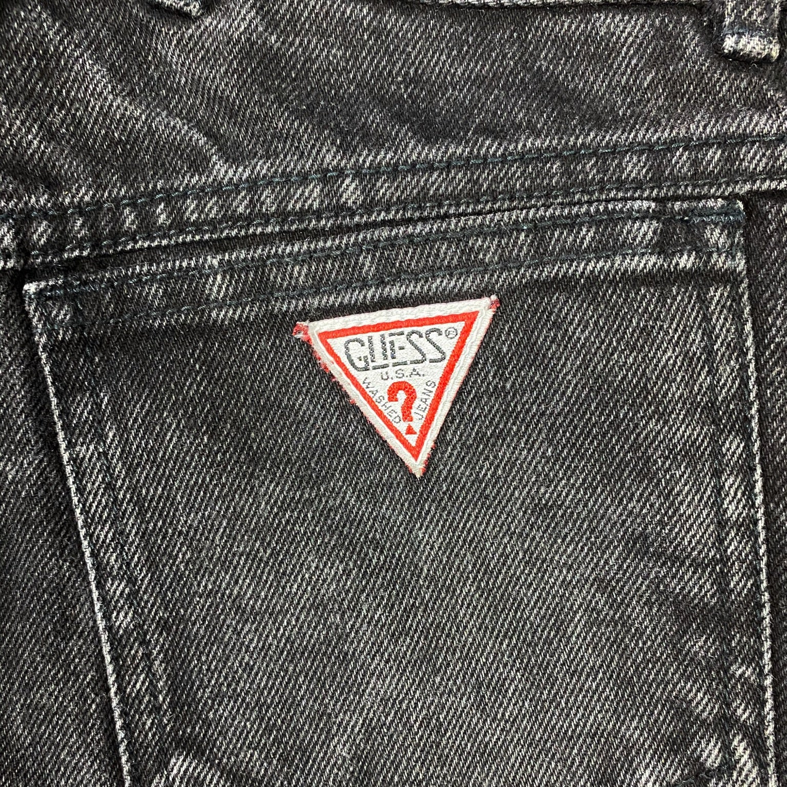Black Vintage Guess Bermuda Shorts Size 29 Waist 26